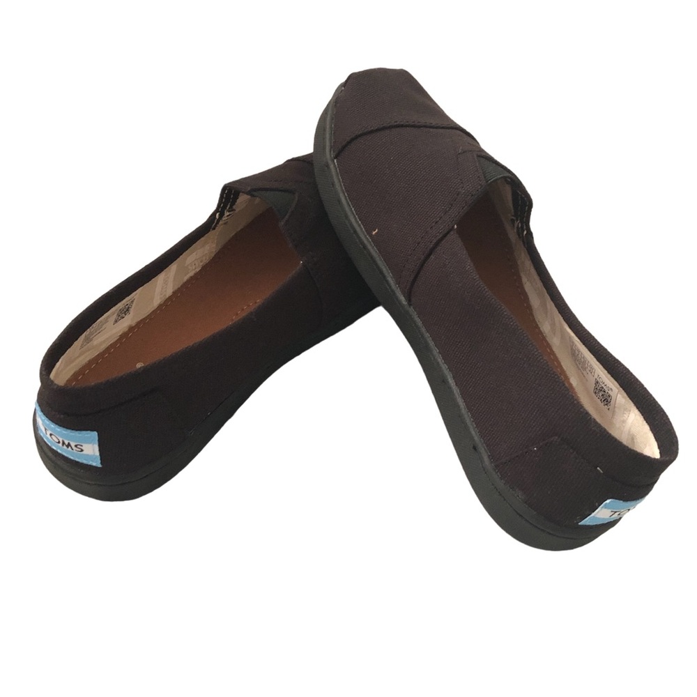 NWT TOMS Kids Slip on size 2